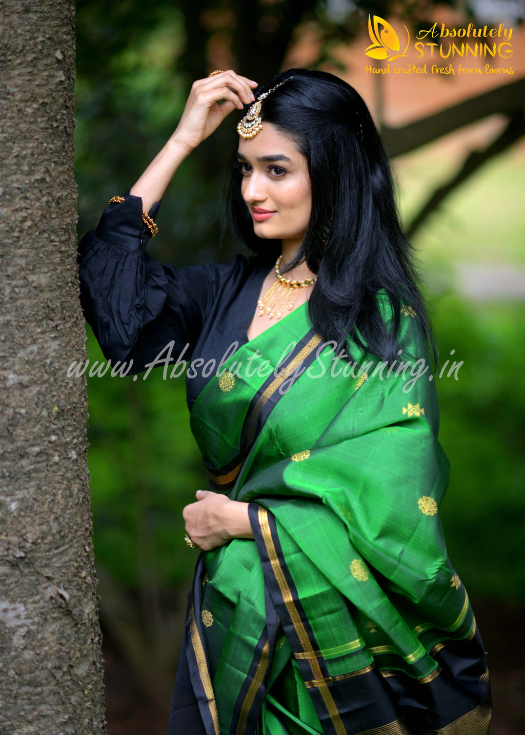 Soundaryam Hand Woven Green Exquisite Motifs