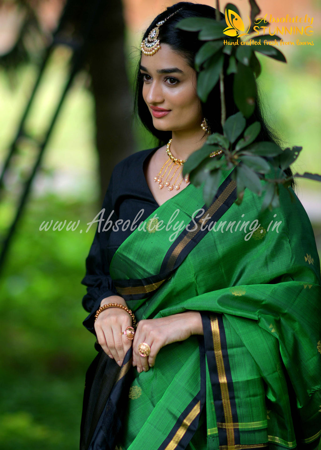 Soundaryam Hand Woven Green Exquisite Motifs
