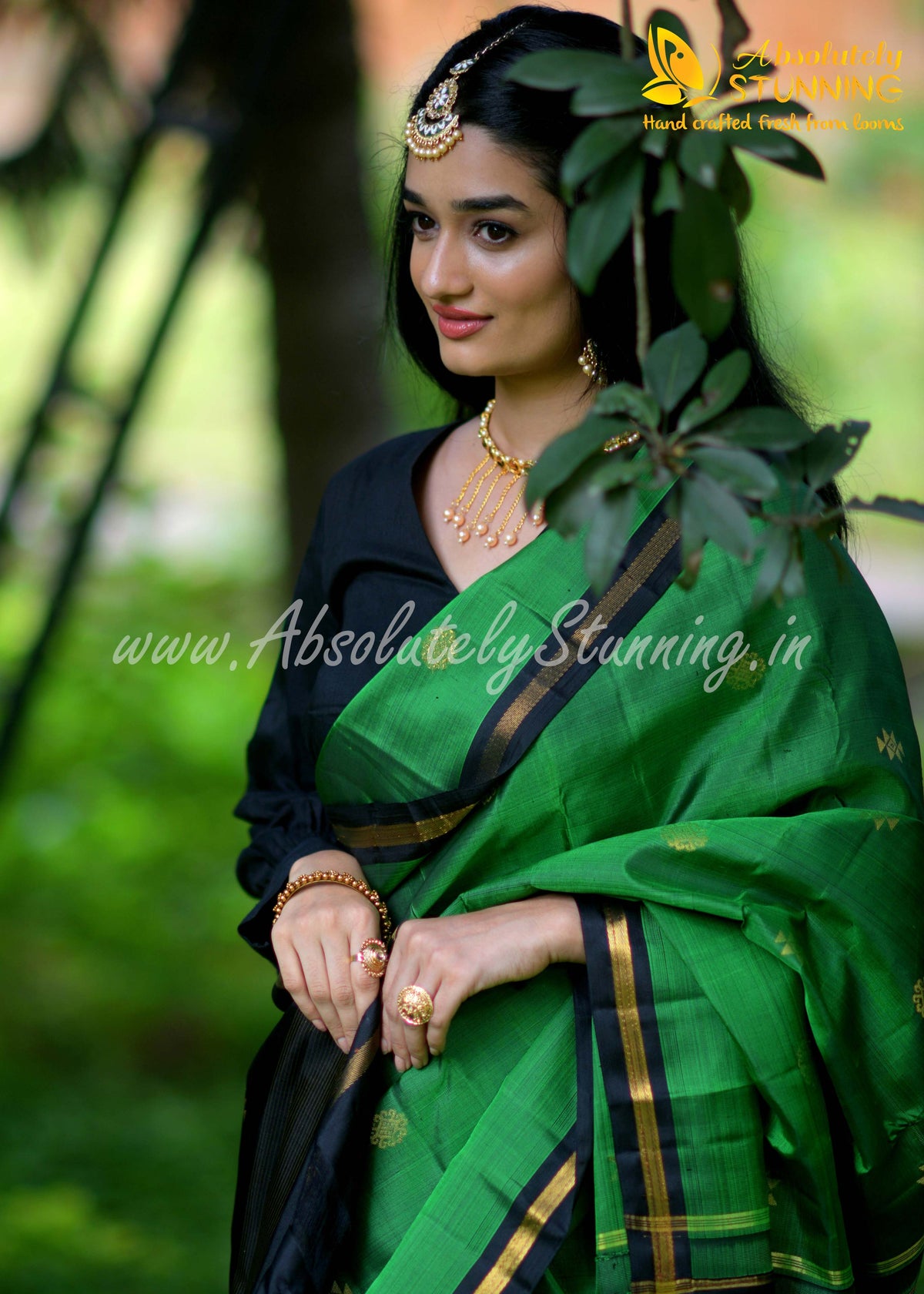 Soundaryam Hand Woven Green Exquisite Motifs