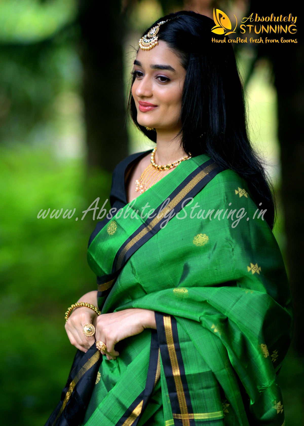 Soundaryam Hand Woven Green Exquisite Motifs
