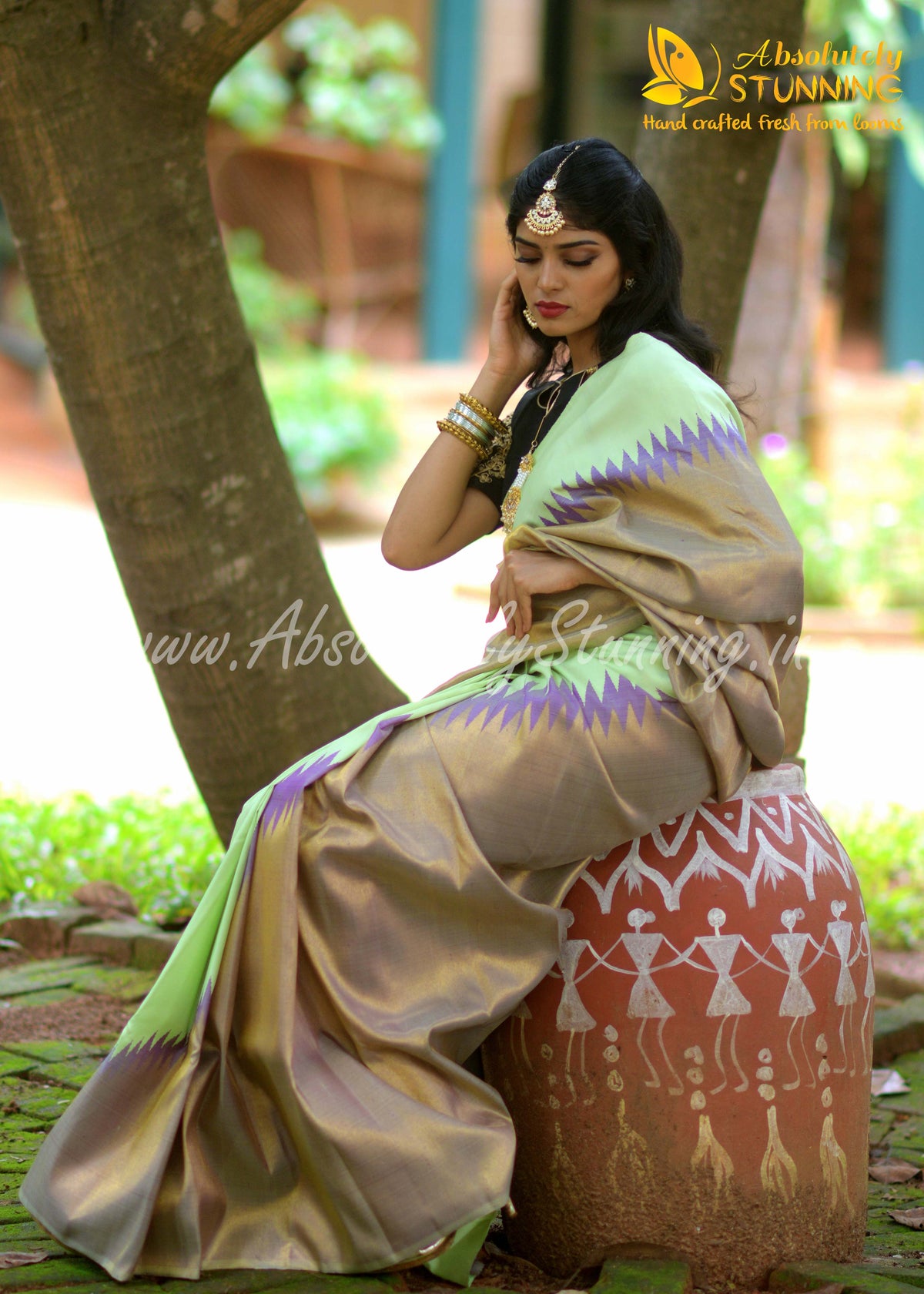 AROHANAM Hand Woven Pista Green Rising Border