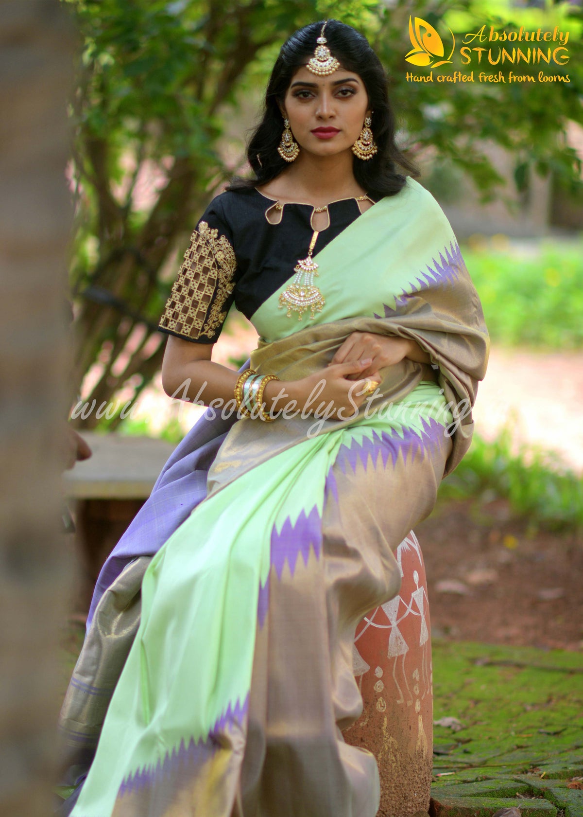 AROHANAM Hand Woven Pista Green Rising Border